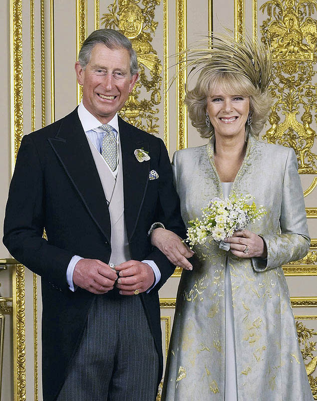 Carlos de Inglaterra y la duquesa de Cornualles en su boda