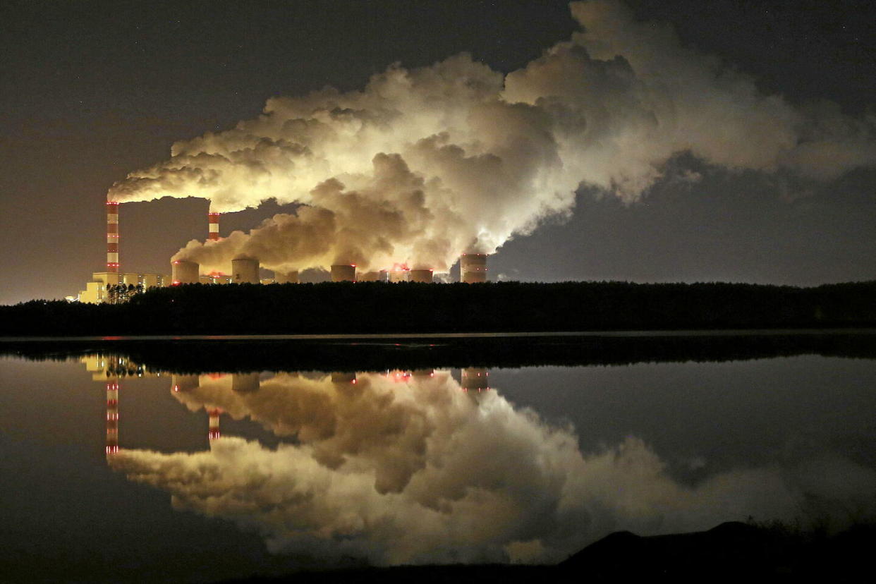 La centrale de Bełchatów en Pologne est la plus grande centrale à charbon d'Europe.  - Credit:Czarek Sokolowski/AP/Sipa