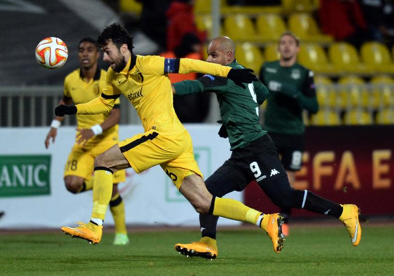 Lille's Marko Basa (C) and Krasnodar's Ari (2R) fight for the ball on November 27, 2014 during their UEFA Europa League football match in Krasnodar