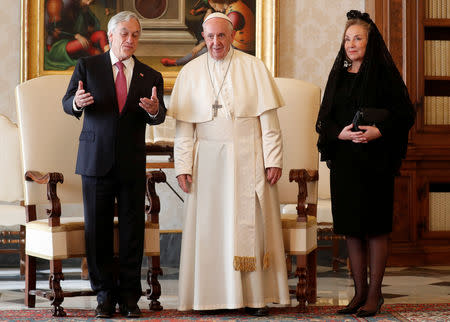 Pope Francis meets with Chile's President Sebastian Pinera and his wife Cecilia Morel during a private audience at the Vatican October 13, 2018. REUTERS/Alessandro Bianchi/Pool