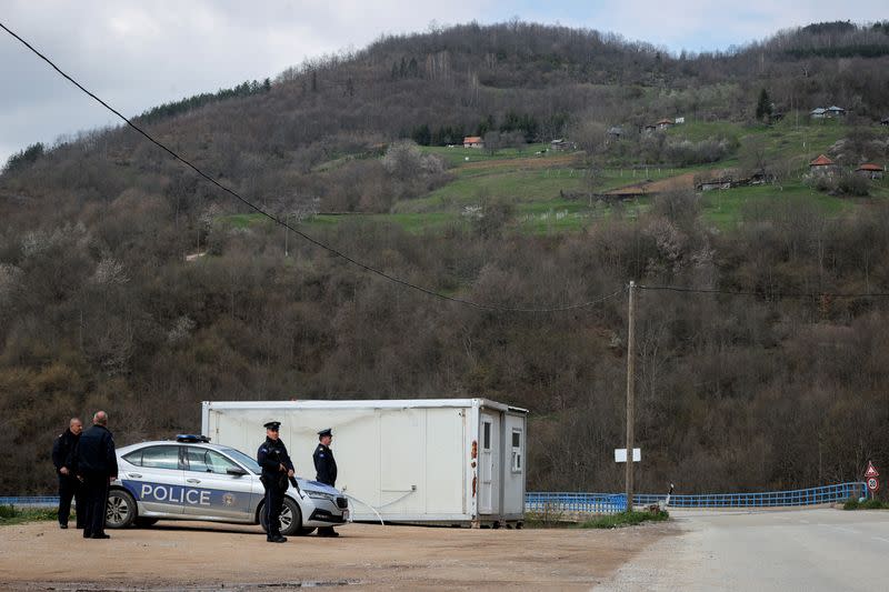 Kosovo government puts voting containers in Serb majority area