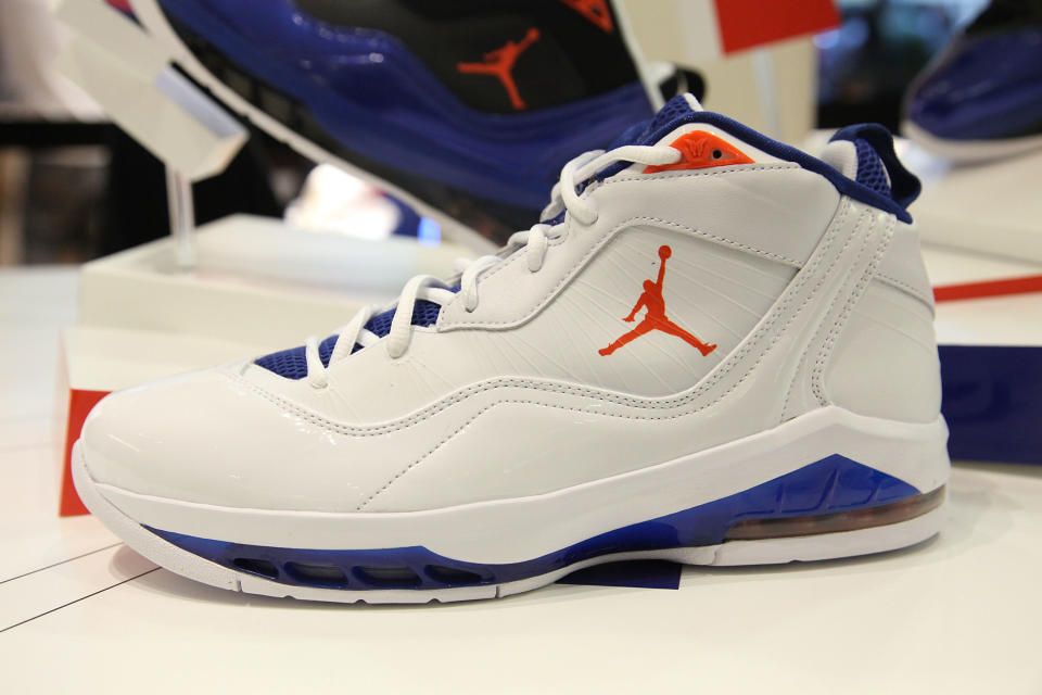 Jordan MELO M8 เปิดตัวที่ House of Hoops by Foot Locker ใน Harlem เมื่อวันที่ 12 ตุลาคม 2011 ในนิวยอร์กซิตี้ (ภาพโดย Rob Kim/Getty Images)