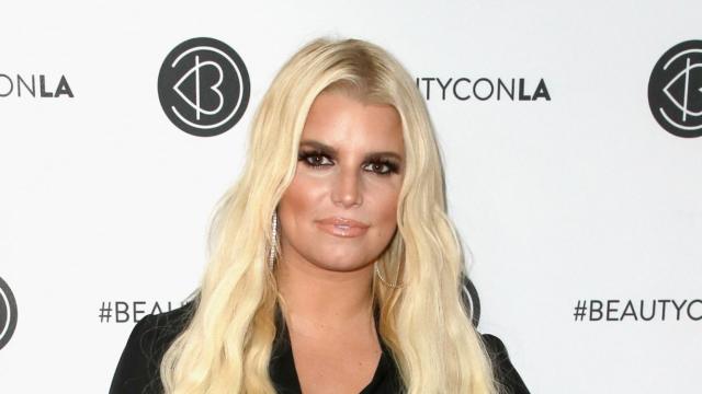 Jessica Simpson on Work & Family Life During the Pandemic – Footwear News