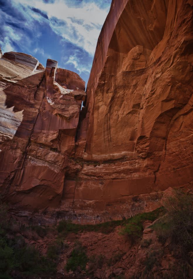 The final rappel in No Mans Canyon exits the crack in the wall. Louis Cicotello fell to his death as he attempted it. His brother, David Cicotello, was left stranded without a rope inside the slot.