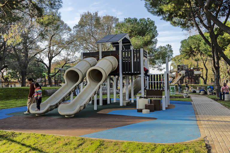 El sector de juegos del nuevo parque es el más grande de la ciudad