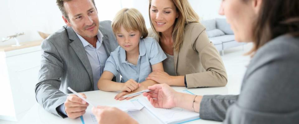 Family meeting advisor to get a personal loan