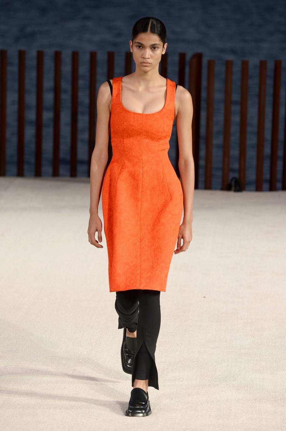 <div class="inline-image__title">1339163298</div> <div class="inline-image__caption"><p>"NEW YORK, NEW YORK - SEPTEMBER 08: A model walks the runway for Proenza Schouler during NYFW: The Shows on September 08, 2021 in New York City. (Photo by Fernanda Calfat/Getty Images)"</p></div> <div class="inline-image__credit">FERNANDA CALFAT 27</div>