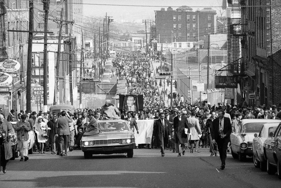 <p>An interracial crowd of about 25,000 march through the predominantly black central ward in Newark, N.J. (Photo: John Duricka/AP) </p>