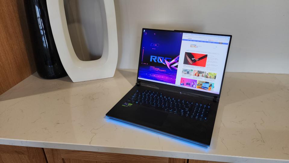 Asus ROG Strix Scar 18 (2024)