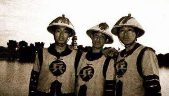 衣服上被寫「兵」的兵字兵是清朝的正規部隊（圖／翻攝自網路）