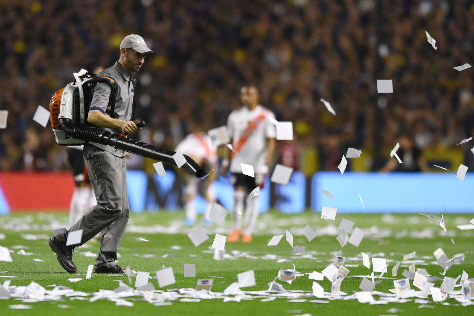 Scattered showers of paper were the only notable incident apart from Tuesday's Copa Libertadores game between River Plate and Boca Juniors. (Getty)