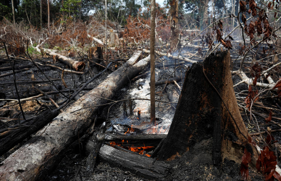 A tract of Amazon jungle burns as it is being cleared by loggers and farmers in Novo Airao, Amazonas state, Brazil Aug. 21, 2019. (Photo: Bruno Kelly/Reuters)