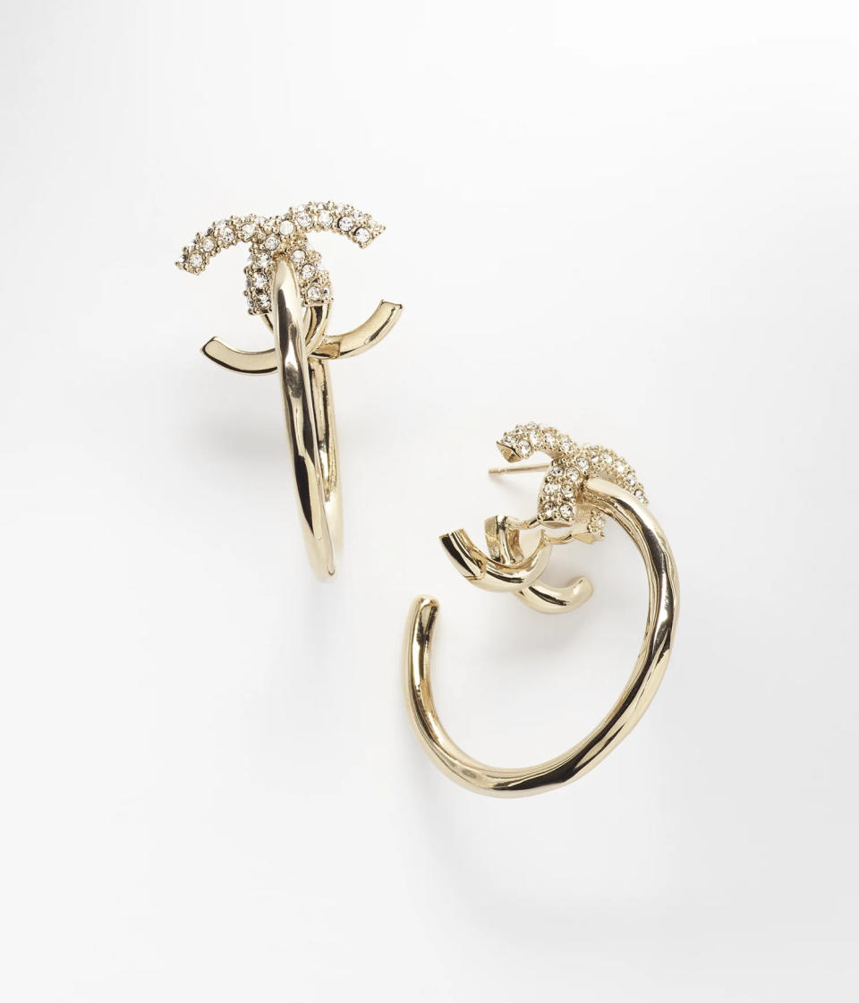 Chanel耳環2022︱15款秋冬耳環價錢一覽！低至$3,400經典米金雙C新款、不敗黑金耳環推薦