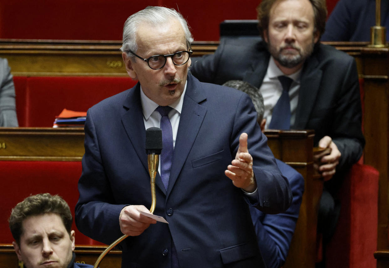 Le député Jean-René Cazeneuve aurait lancé à Cyrielle Chatelain : 