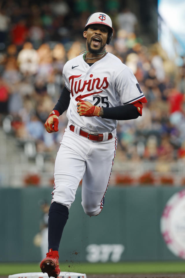 Byron Buxton homers twice as Twins best White Sox