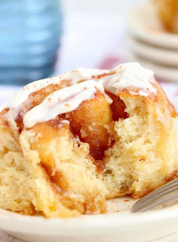 <p><a href="https://www.thecountrycook.net/air-fryer-cinnamon-rolls/" rel="nofollow noopener" target="_blank" data-ylk="slk:The Country Cook;elm:context_link;itc:0;sec:content-canvas" class="link ">The Country Cook</a></p>