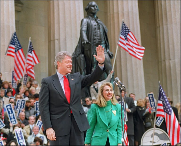 Arkansas governor Bill Clinton and his wife Hillary Clinton in April 1992, in front of the Federal Hall in New York prior to the New York presidential primary