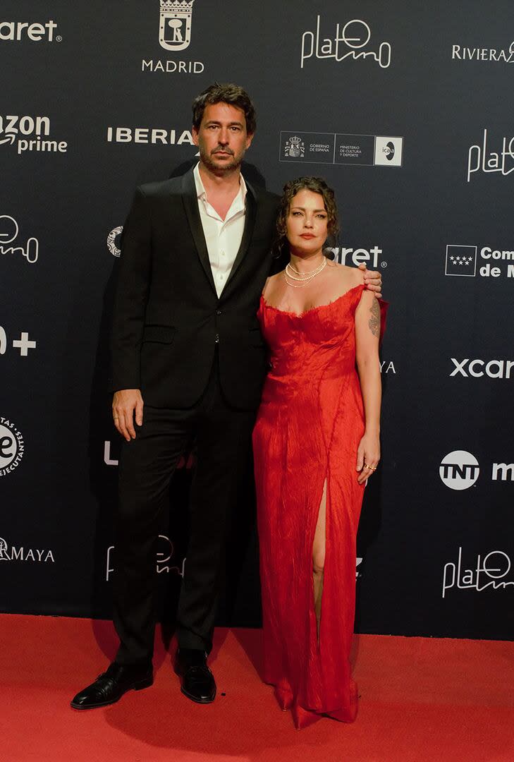 Dolores Fonzi junto a su pareja, el director y guionista Santiago Mitre, en la gala de la XI edición de los Premios Platino