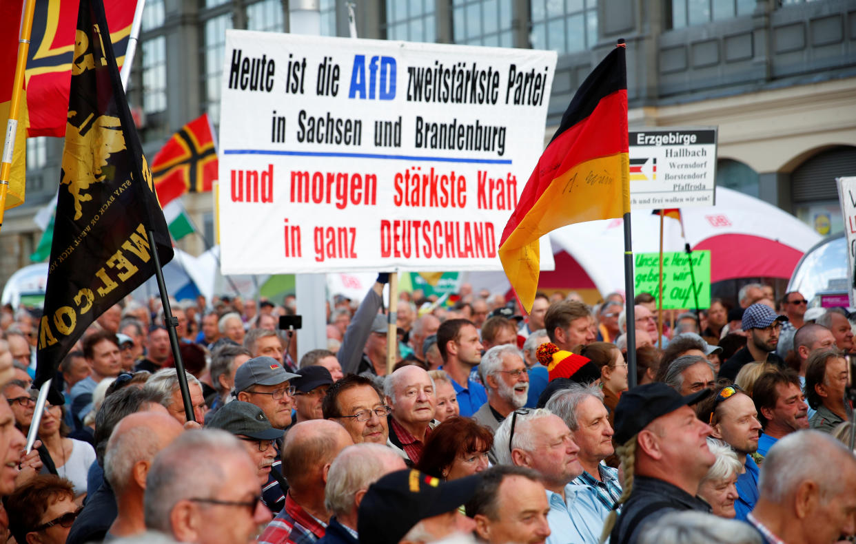 Ein Pegida-Traum aus dem Jahr 2019: Plakate bei einer Demo in Dresden (Bild: REUTERS/Wolfgang Rattay)