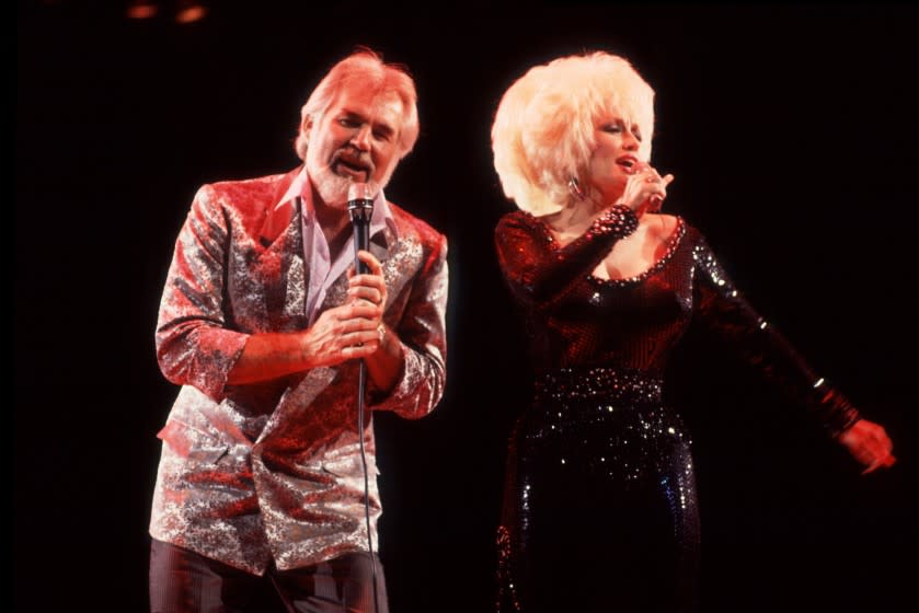 Kenny Rogers and Dolly Parton in 1986