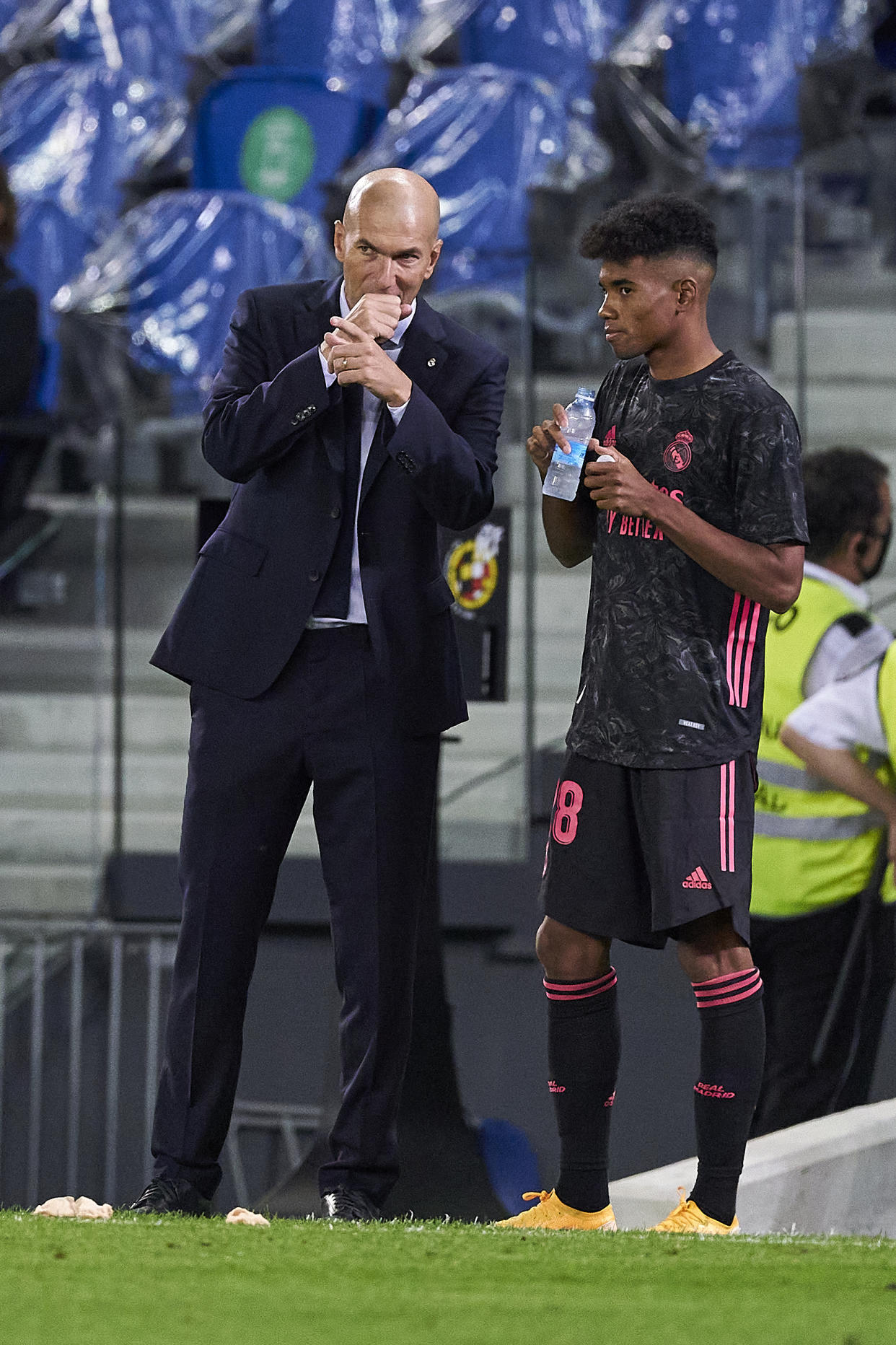 SAN SEBASTIAN, SPAIN - SEPTEMBER 20: Zinedine Zidane head Coach and Marvin of Real Madrid talk during the La Liga Santader match between Real Sociedad and Real Madrid at Estadio Anoeta on September 20, 2020 in San Sebastian, Spain. (Photo by Diego Souto/Quality Sport Images/Getty Images)