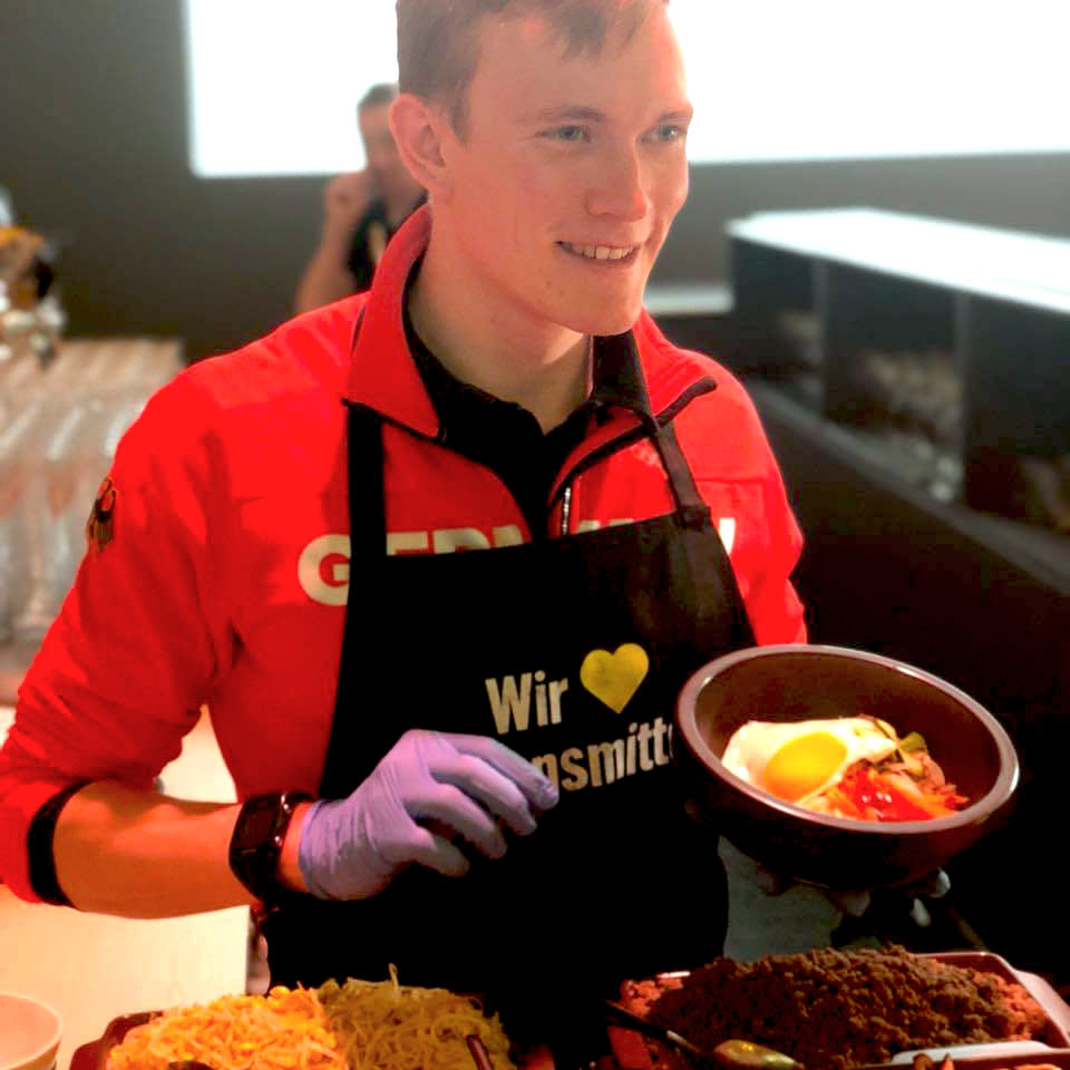 <p>benediktdollbiathlon: Korean Bibimbap by Benni – Heute gab’s koreanisches Bibimbap im Deutschen Haus. Lecker… @edeka #dollsküche<br> (Photo via Instagram/benediktdollbiathlon) </p>