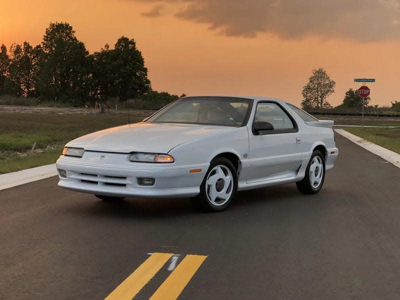 1992 Dodge Daytona IROC R/T