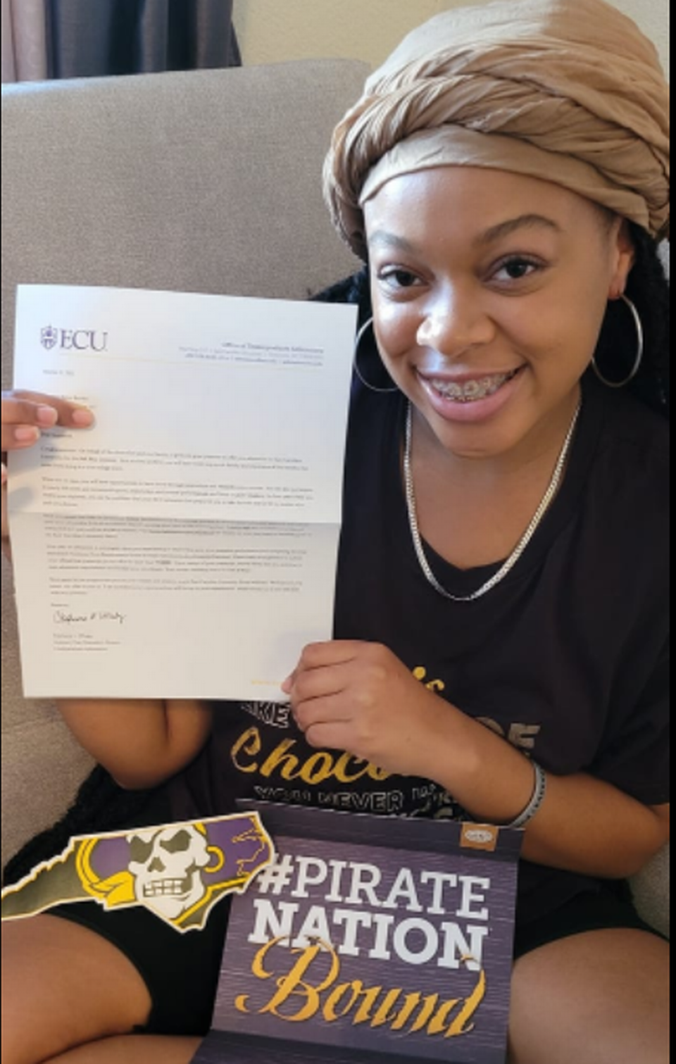 Sommiya Brown got 16 college acceptances and $700,000 in scholarship offers, raised by a single parent with her father incarcerated.