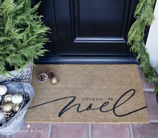 <p><a href="https://maisondecinq.com/elegant-christmas-front-porch/" data-component="link" data-source="inlineLink" data-type="externalLink" data-ordinal="1">Maison de Cinq</a></p>