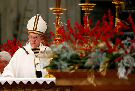 Pope Francis leads the Christmas night Mass in Saint Peter's Basilica at the Vatican December 24, 2017. REUTERS/Tony Gentile
