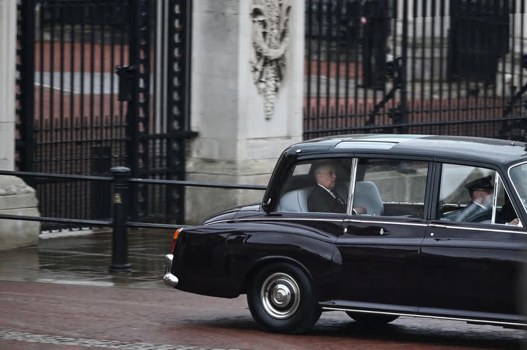 El príncipe Andrew de Gran Bretaña, duque de York, viaja desde el Palacio de Buckingham a la Abadía de Westminster