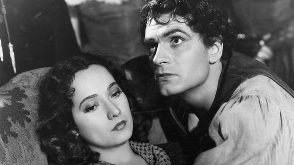 Merle Oberon con Laurence Olivier en una escena de 