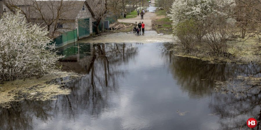 The flooding of the village stopped the Russian occupiers