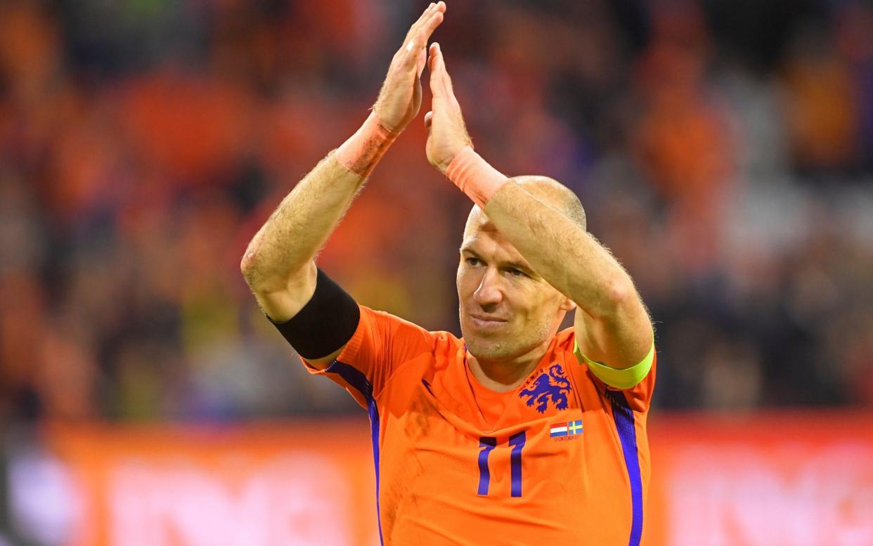 Arjen Robben waves goodbye to the Dutch supporters - REUTERS