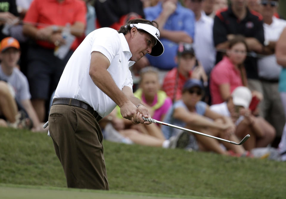 Phil Mickelson chips onto the sixth green during the first round of the Honda Classic golf tournament on Thursday, Feb. 27, 2014, in Palm Beach Gardens, Fla. (AP Photo/Lynne Sladky)