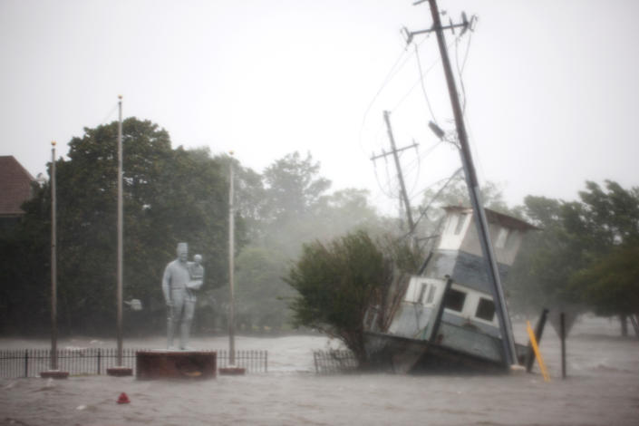 <p>The Neuse River floods the waterfront in New Bern, North Carolina, on September 14, 2018 during Hurricane Florence. (Photo: Logan Cyrus/AFP/Getty Images) </p>
