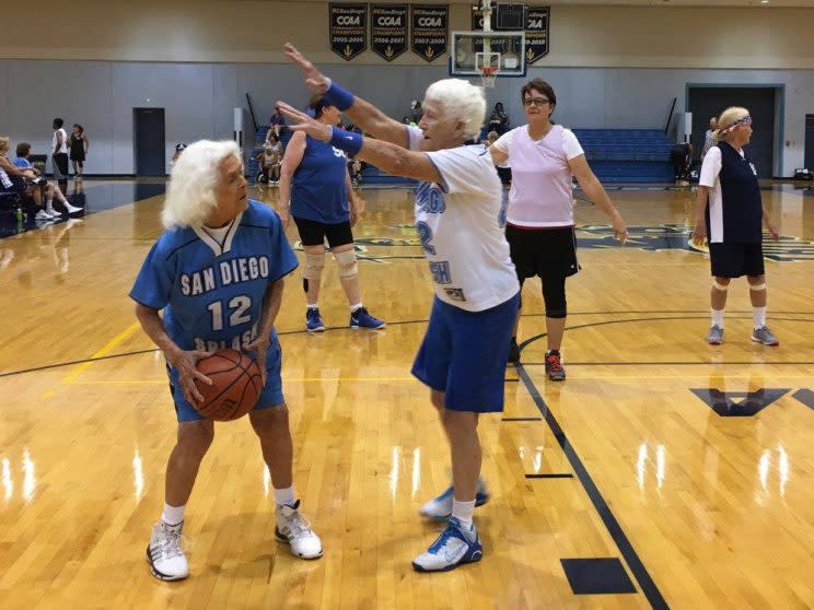 Splash athletes Grace Larsen and JoAnn Jansen play in a match in August 2016 (San Diego Senior Women's Basketball Association -SWBA/Facebook)