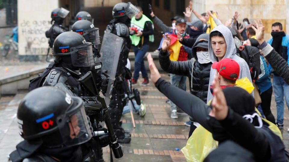 El presidente Iván Duque se refirió a los "actos de violencia atribuibles a vándalos que no representan el espíritu de quienes marcharon". Y sobre el fondo de la protesta, aseguró que el suyo es un gobierno "que escucha y construye".