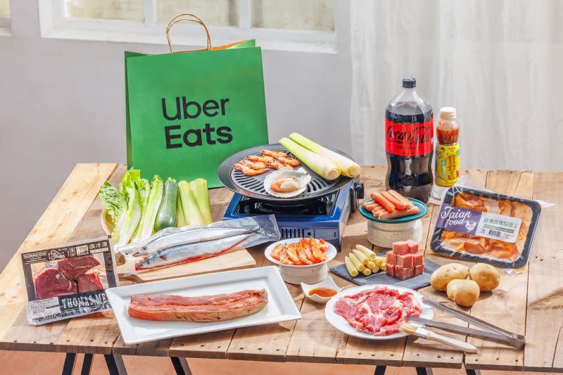 ▲根據 Uber Eats 統計去年中秋節訂單，以台灣梅花豬肉片最愛戴，海鮮部分文蛤、日本生干貝則為消費者最愛點海鮮，時蔬天菜為筊白筍及帶殼玉米筍。（圖／官方提供）