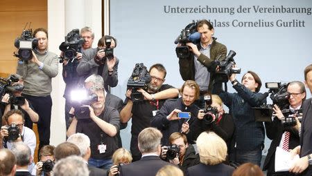 Journalists attend a news conference on the collection from the late Cornelius Gurlitt in Berlin November 24, 2014. REUTERS/Hannibal Hanschke