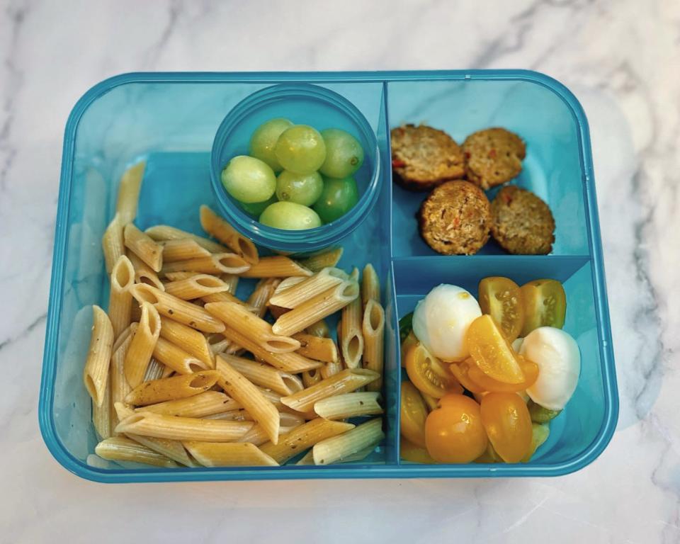 Eine italienisch inspirierte Lunchbox - für kleine Kinder sollte man allerdings die Trauben weglassen, so Ludlam-Raine. - Copyright: Nichola Ludlam-Raine