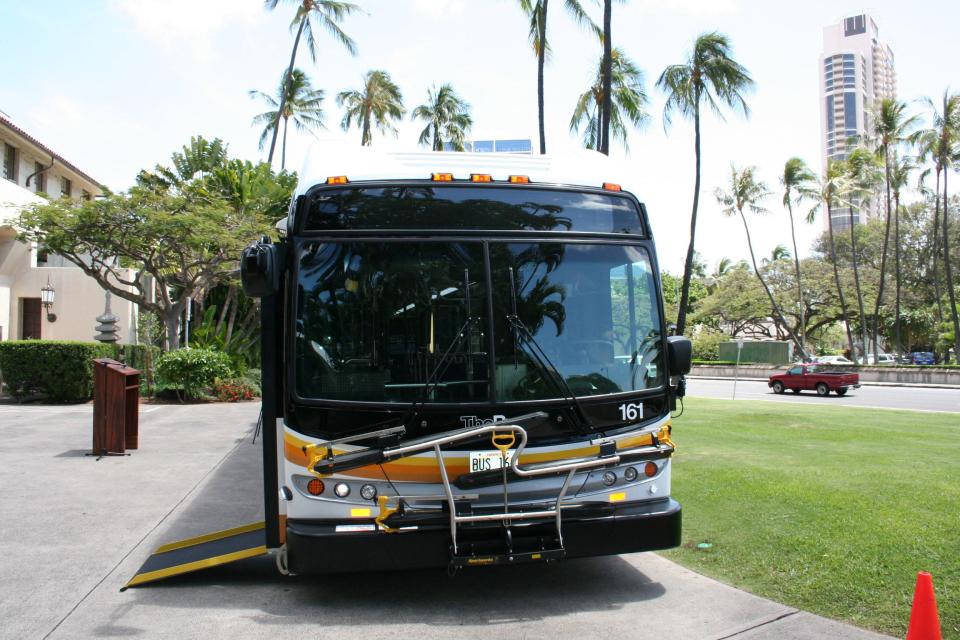 Honolulu passenger bus with BAE Systems’ HybriDrive