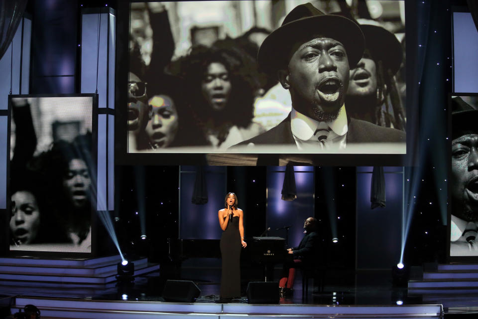 Singer Alice Smith performs onstage.