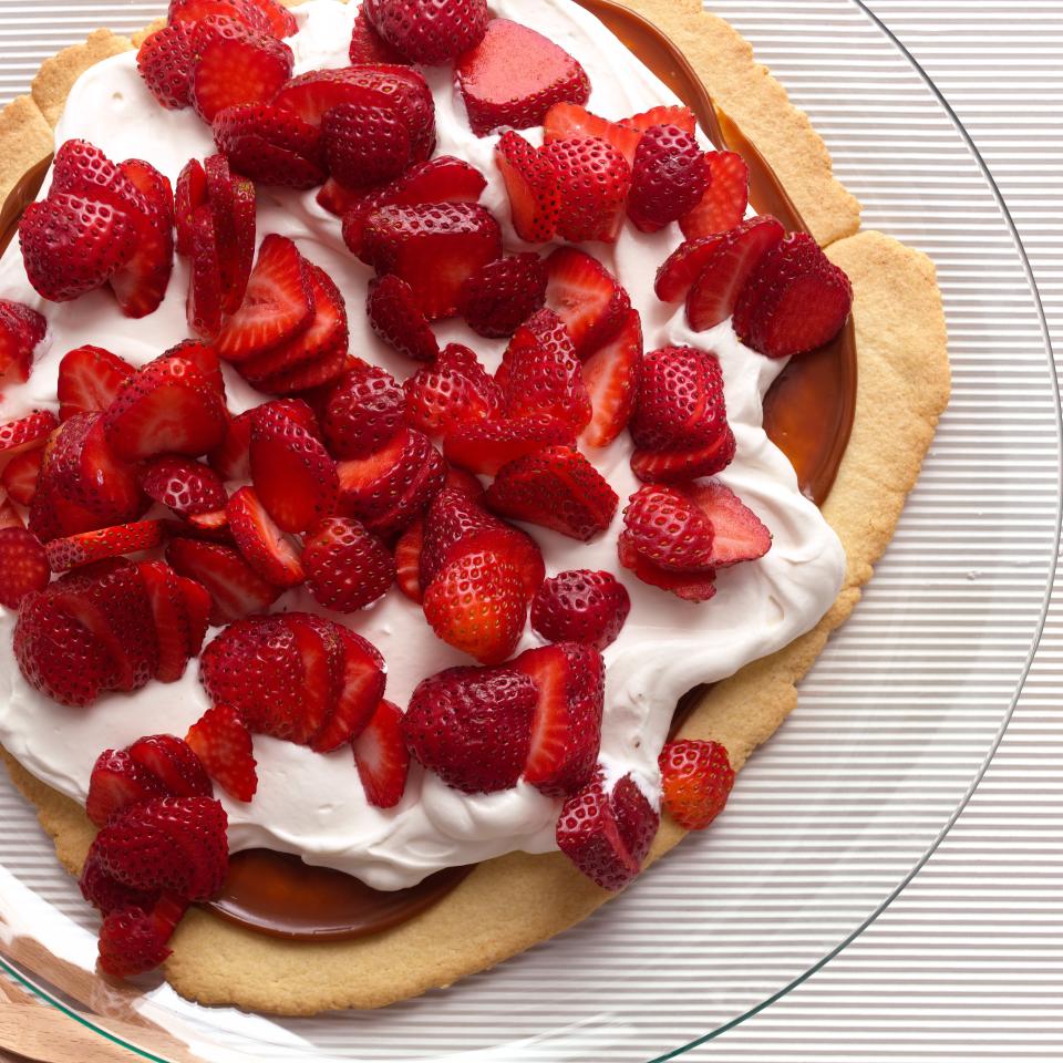 Simple Strawberry Dulce de Leche Shortbread Tart