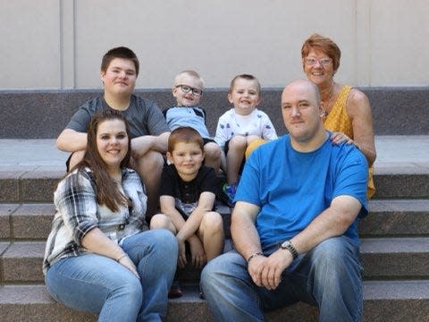 Freedy and DuPreez pose for a family photo with Freedy’s mother, Linda, and four of their children: Brayden, Spencer, Korbin, and Tucker.