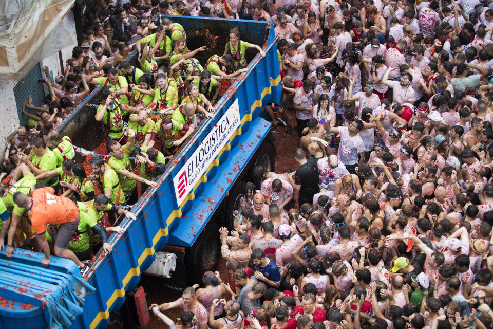 Revelers&nbsp;offload ripe tomatoes from a truck onto other participants below them at the annual&nbsp;<a href="http://latomatina.info/en/news/" target="_blank" data-beacon-parsed="true">La Tomatina</a>&nbsp;festival in Bu&ntilde;ol, Spain, on Wednesday.