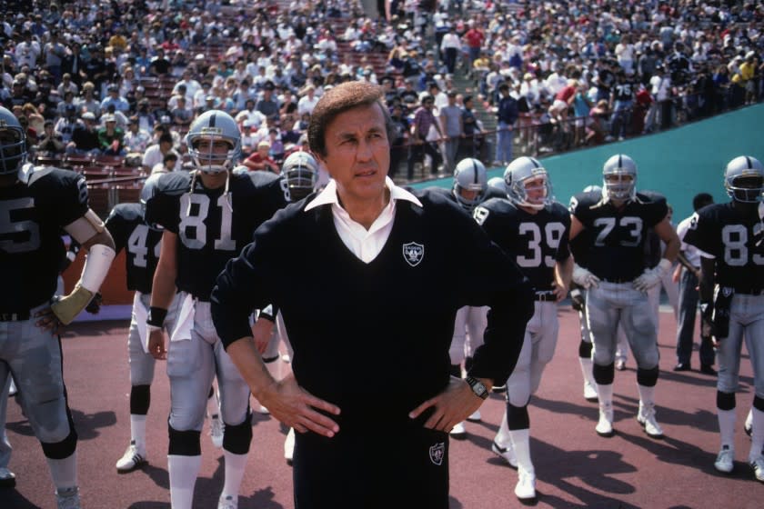 LOS ANGELES - SEPTEMBER 28: Head coach Tom Flores and his Los Angeles Raiders prepare for battle against the San Diego Chargers during a game at the Los Angeles Memorial Coliseum on September 28, 1986 in Los Angeles, California. The Raiders won 17-13. (Photo by George Rose/Getty Images)