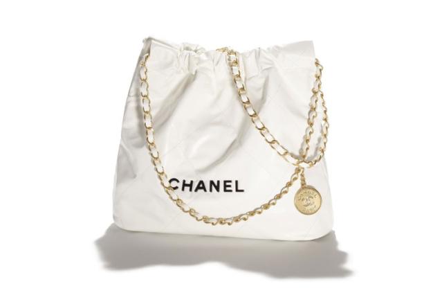 Boasting simplicity and comfort, that's CHANEL 22 Bag. *Hit the