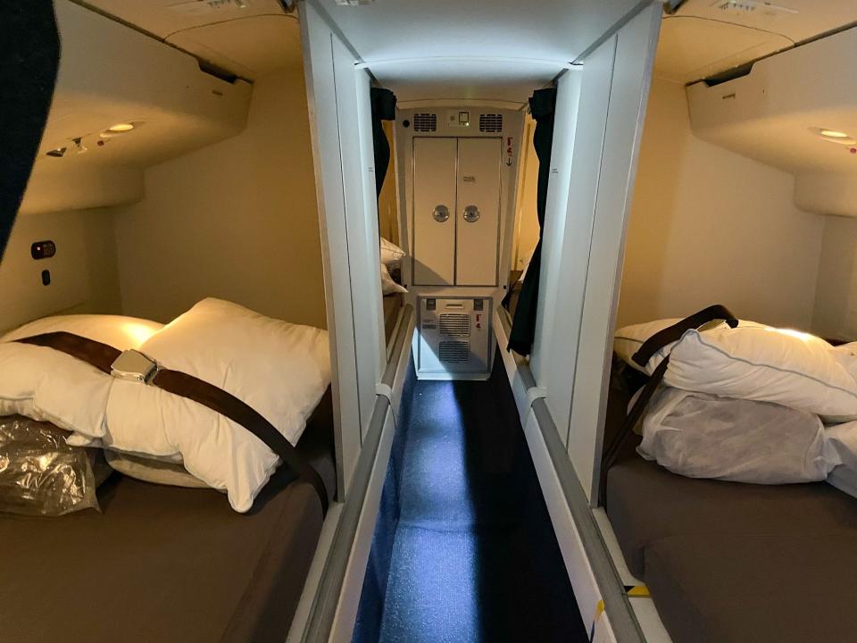 Die Betten im geheimen Schlafzimmer des Flugzeugs.