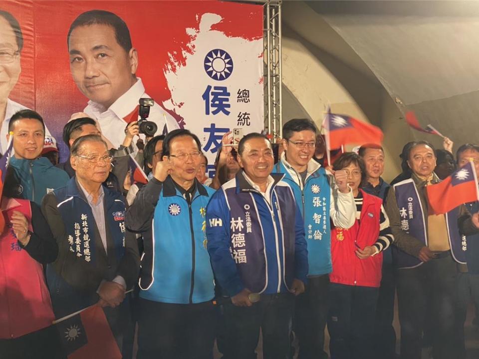 國民黨總統參選人1日晚間替林福德站台造勢，他痛批民進黨執政做到天怒人怨。（高鈞麟攝）